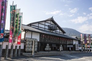 日本最古の芝居小屋の旧金毘羅大芝居「金丸座」。