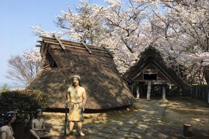 頂上にある紫雲出山遺跡館、2000年前の暮らしが再現