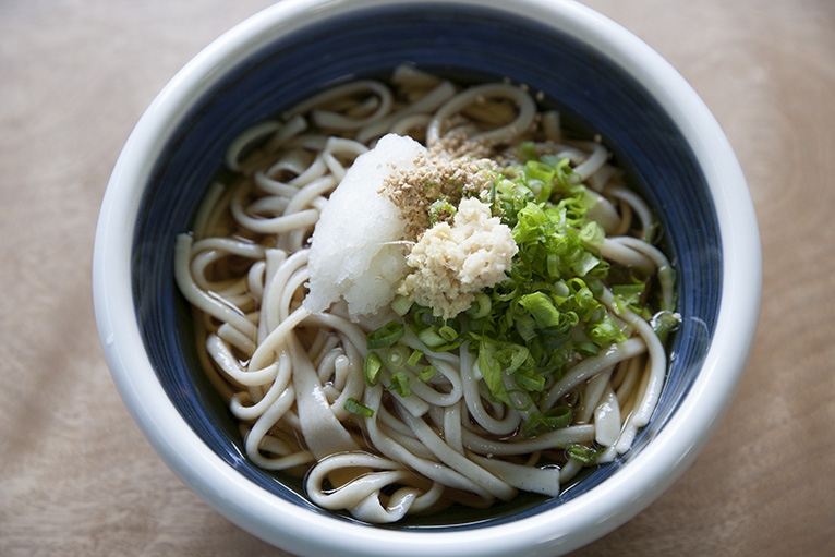 本館2階の喫茶コーナーでは食事やスイーツがいただける