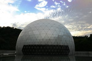 巨大なプラネタリウムのドーム