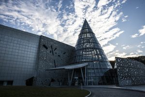 建物もユニークな愛媛県科学総合博物館