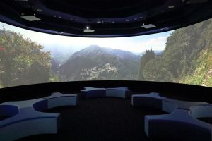 迫力ある4K映像で徳島の魅力を紹介する「4K360°シアター」
