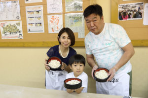 親子でさぬきうどんの手打ち体験