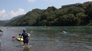 四万十川でカヌー体験